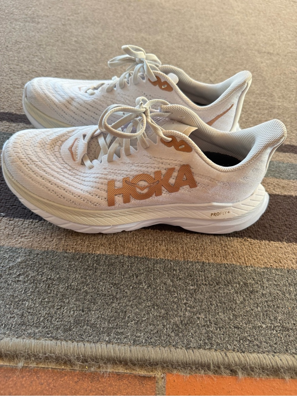 Women’s Hoka ProFly+ sneaker